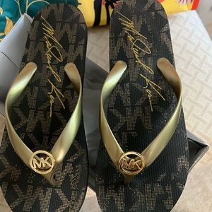 Michael Kors Women’s Jet Set Flip Flops size 9